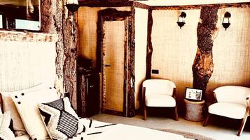 In-room safe, WiFi, bed sheets
