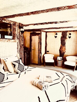 In-room safe, WiFi, bed sheets - Domaine FINCA LESSYA & SPA, Cocon du Lagon (Mauguio)