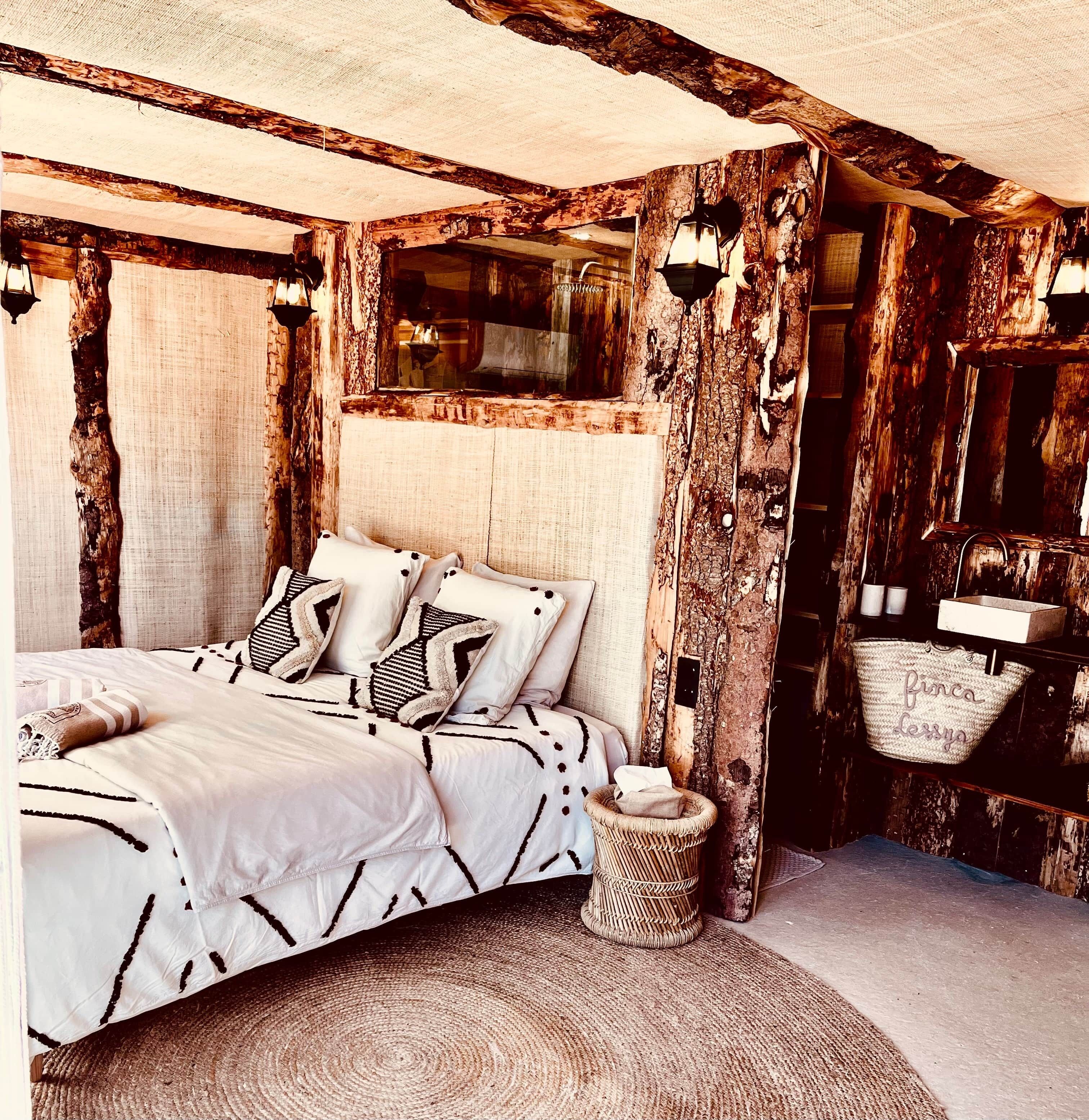 In-room safe, WiFi, bed sheets