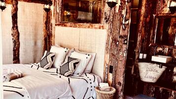 In-room safe, WiFi, bed sheets