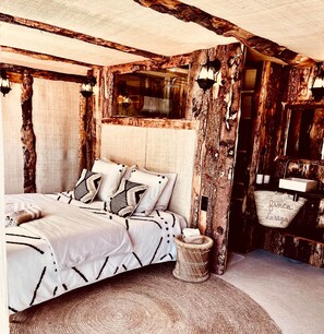 In-room safe, WiFi, bed sheets - Domaine FINCA LESSYA & SPA, Cocon du Lagon (Mauguio)