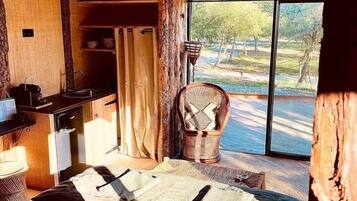 In-room safe, bed sheets