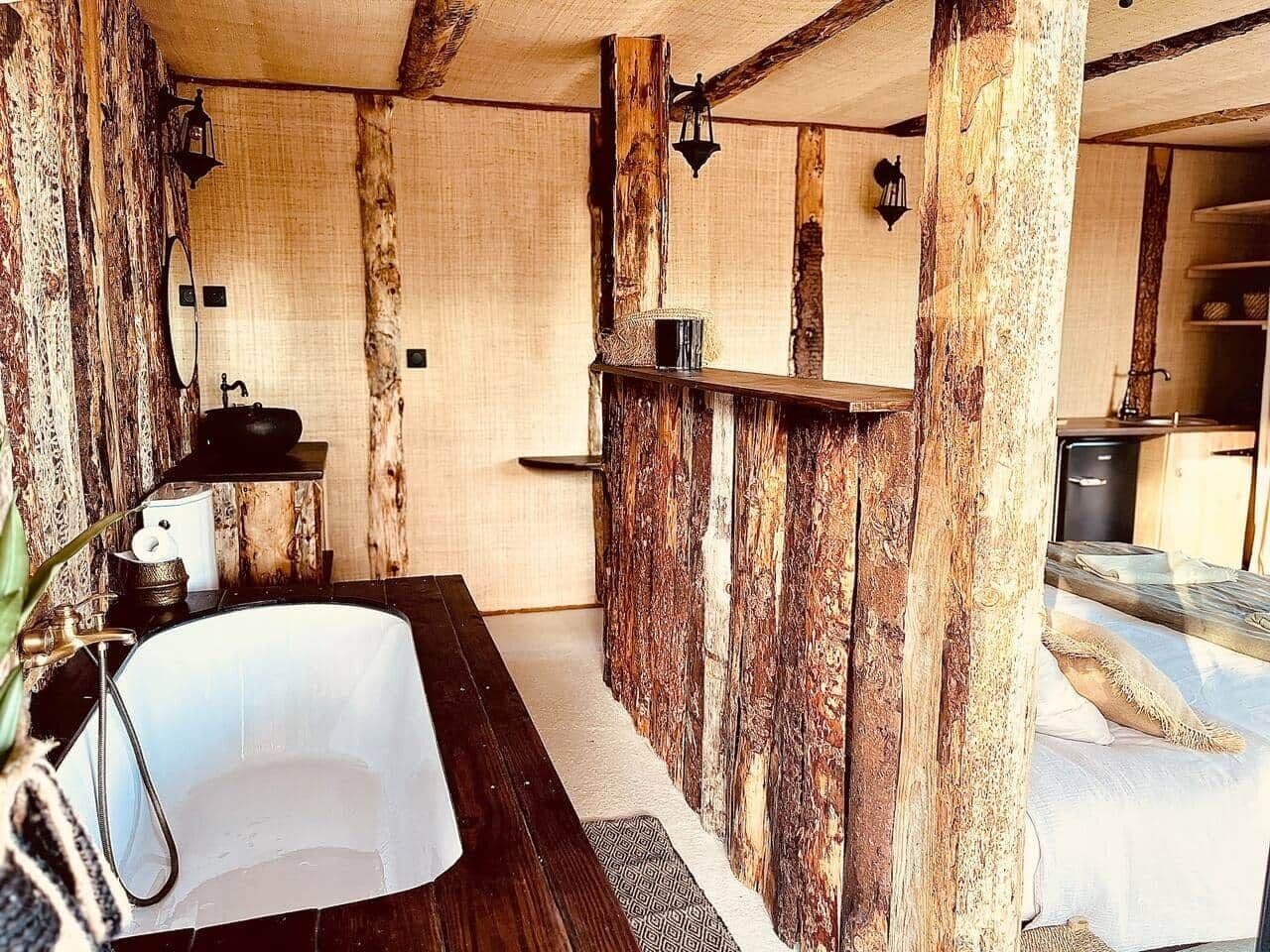 In-room safe, bed sheets