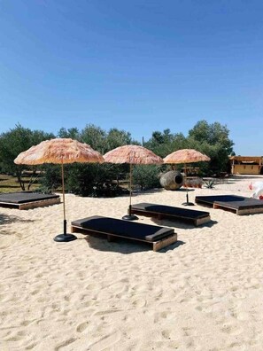 Property grounds - Domaine FINCA LESSYA & SPA, Elegant lodge with pool view (Mauguio)