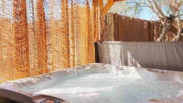 Bain à remous extérieur