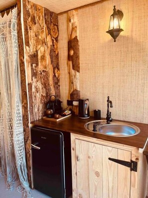 Interior - Domaine FINCA LESSYA & SPA, Elegant lodge with pool view (Mauguio)