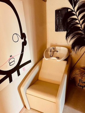 A small, beige, single-seat chair with a white sink and a stethoscope. - Finca Lessya Estate, Cocon du Patio Lodge (Mauguio)