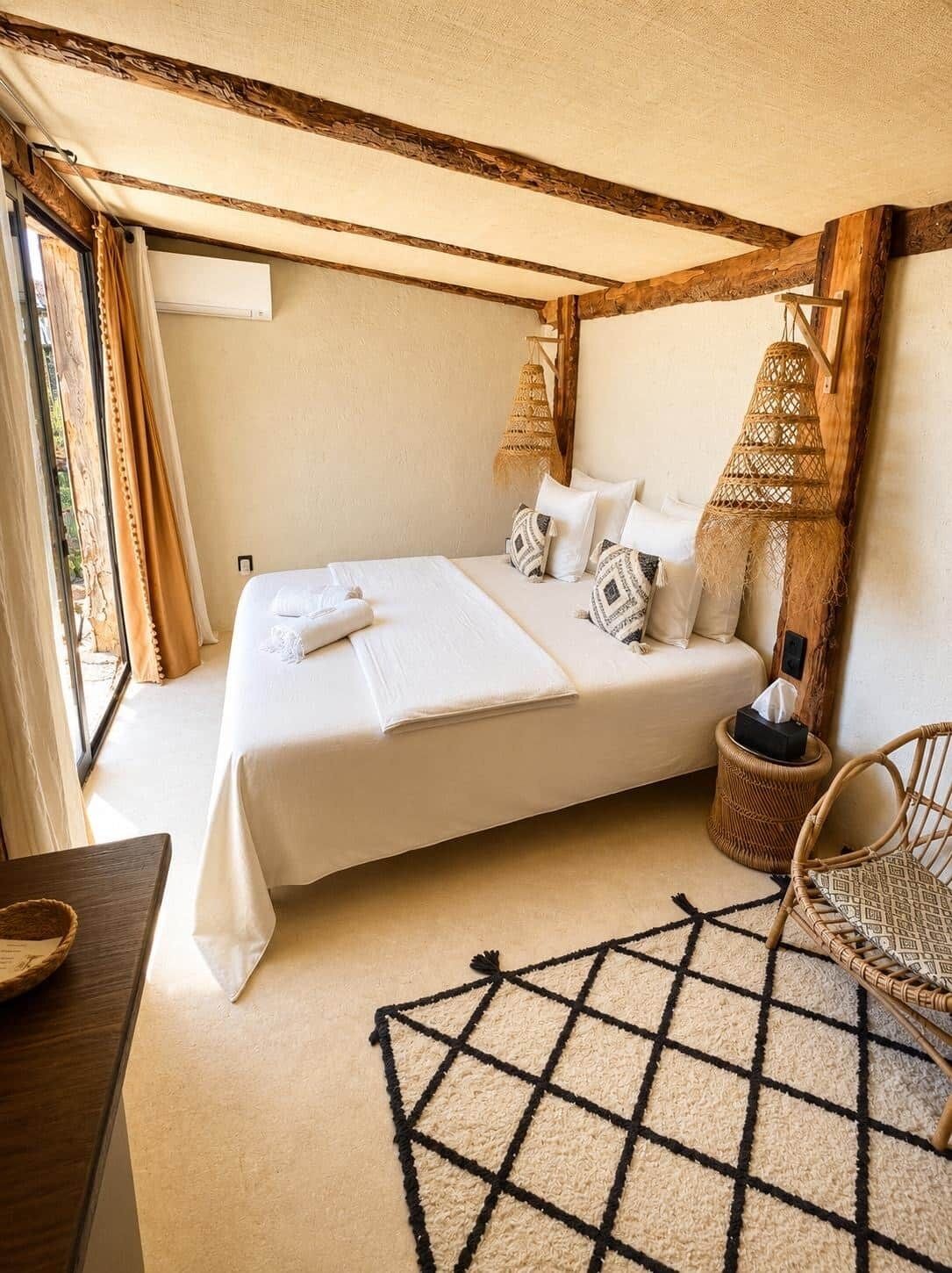 In-room safe, WiFi, bed sheets