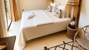 In-room safe, WiFi, bed sheets