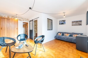 TV - Traditional House in the Center of Les Sables with Private Terrace and Balcony (Les Sables-d'Olonne)