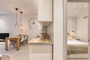 Strykjärn/strykbräda, wi-fi och sängkläder