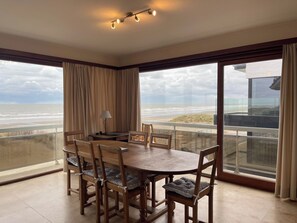 Apartment | Dining - Seaside Apartment by the Zeedijk Promenade (Koksijde)