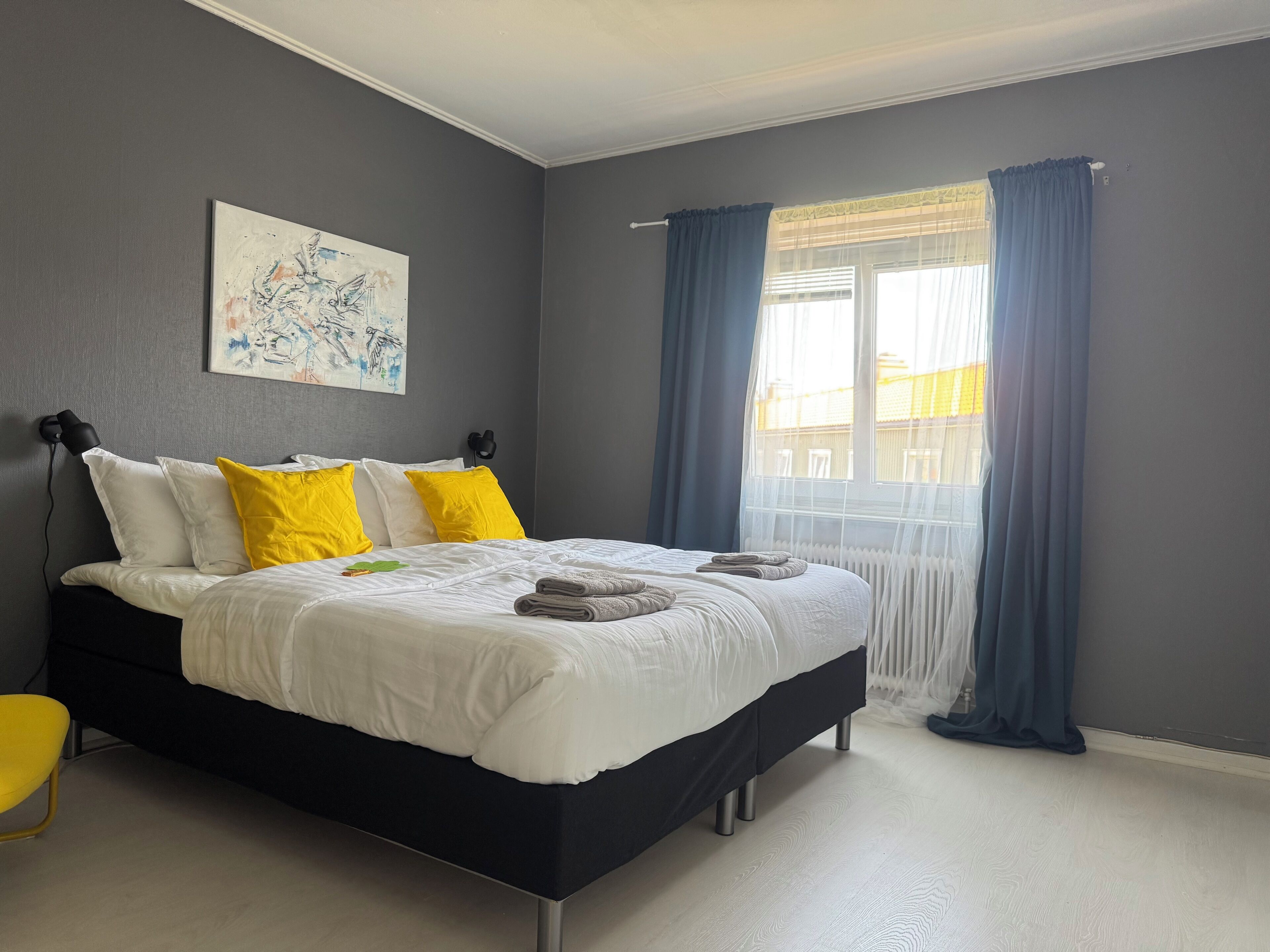 4 bedrooms, iron/ironing board, Internet, bed sheets