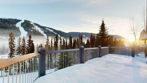 Ski-In Hot Tub | Sunburst Drive Mountain Home