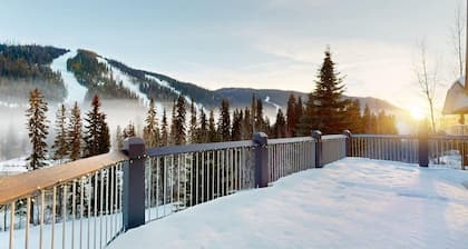 Ski-In Hot Tub | Sunburst Drive Mountain Home