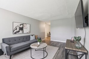Smart TV, offices - Avery Apartments G7 I Spacious 1 Bed 1 Bath (Nashville)