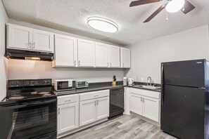 Fridge, microwave, oven, stovetop - Avery Apartments G7 I Spacious 1 Bed 1 Bath (Nashville)