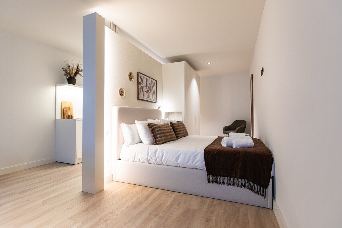 1 bedroom, bed sheets