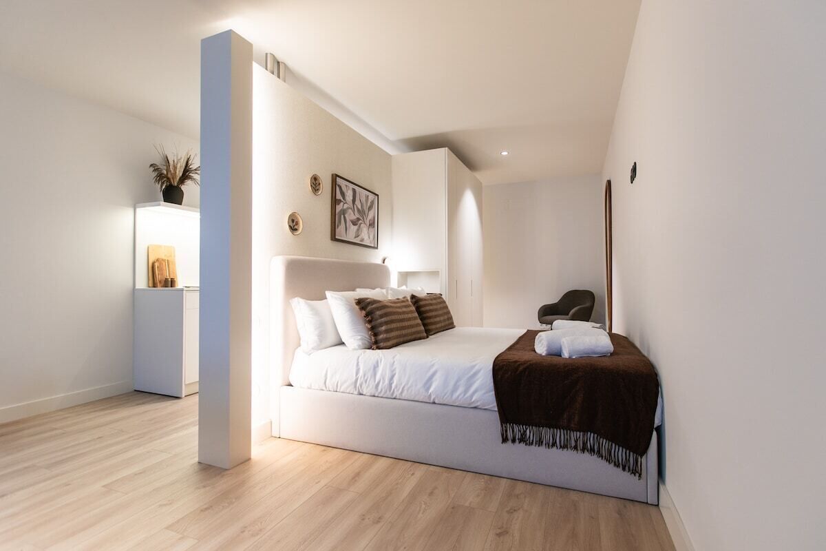 1 bedroom, iron/ironing board, internet, bed sheets