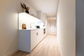 Fridge, microwave, stovetop, dishwasher - Casa da Consciência City Center by Sé Apartments (Braga)