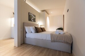 1 dormitorio, tabla de planchar con plancha, Internet y ropa de cama