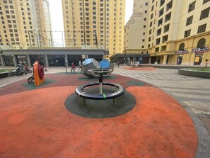 Children’s area - Serene 1-bedroom apartment in Dubai perfect for your getaway (Dubai)