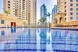 Pool - Serene 1-bedroom apartment in Dubai perfect for your getaway (Dubai)