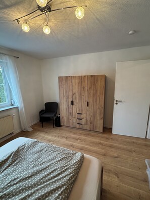 2 bedrooms, WiFi, bed sheets - Fully furnished 3-room apartment for temporary rent (Kirchheim unter Teck)