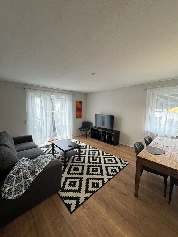 Living area - Fully furnished 3-room apartment for temporary rent (Kirchheim unter Teck)