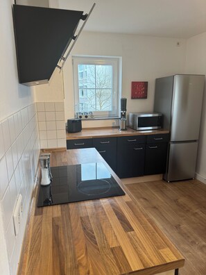 Private kitchen - Fully furnished 3-room apartment for temporary rent (Kirchheim unter Teck)