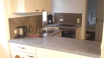 Kühlschrank, Ofen, Herdplatte, Geschirrspüler