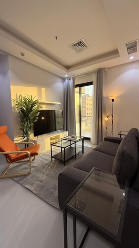 Cozy 2-bedroom apartment in charming Salmiya with AC and gym access