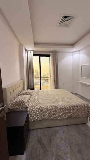 2 bedrooms, iron/ironing board, WiFi
