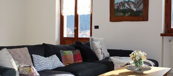 Apartment 'The Wild Deer Retreat' with Mountain View and Balcony