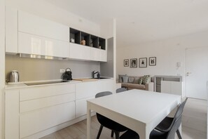 Interior - GuestHost - A bright 50 square meters apartment, perfect for four people, located on the first floor of a building with an elevator (NOT accessible to disabled guests).The property is located near the Central Station, one of the main hubs for getting aro (Milan)