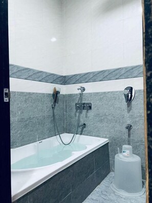 免費盥洗用品、毛巾、肥皂、洗髮精