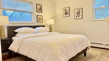 Desk, iron/ironing board, WiFi, bed sheets