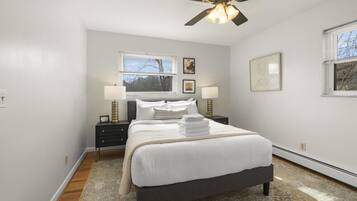 Bureau, fer et planche à repasser, Wi-Fi, literie fournie