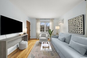 TV - StayPaxton | The Lily (Cincinnati)