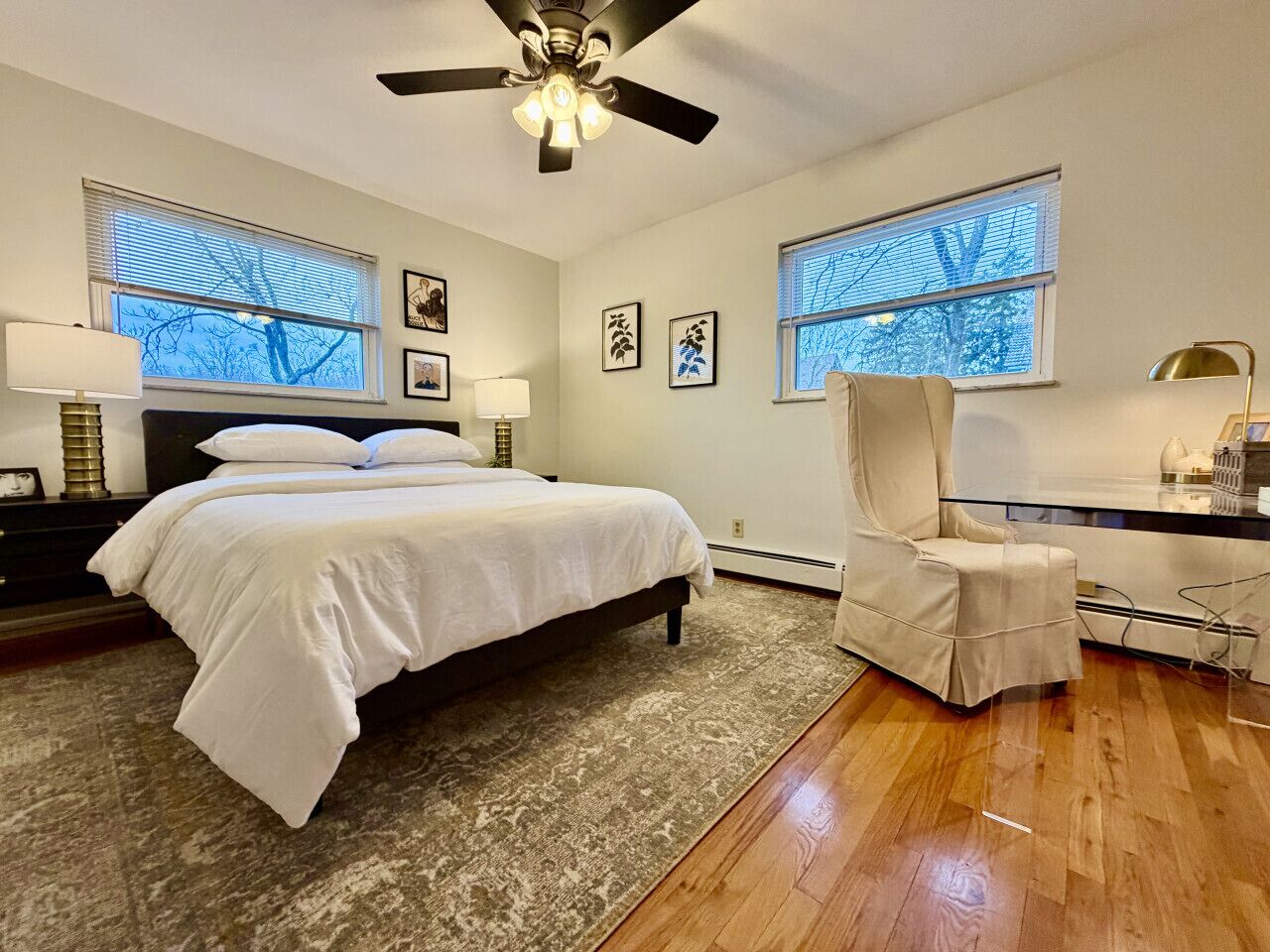 Desk, iron/ironing board, WiFi, bed sheets