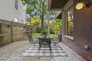 Outdoor dining - StayPavilionMtAdams | Cincinnati (Cincinnati)