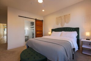Tabla de planchar con plancha, wifi y ropa de cama 