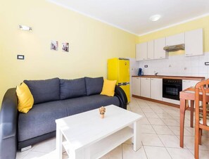 Apartment | Living area - Pool-view 1-bedroom Apartment in Obrovac (Obrovac)