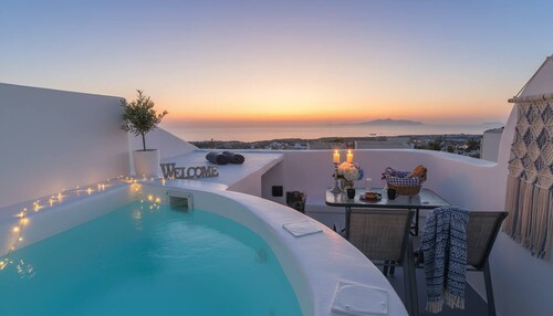 Ira Sea View Couple Studio with Rooftop Jacuzzi