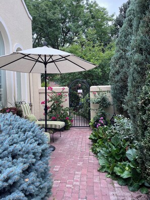 Terrace/patio - Newly Constructed Cozy 1-bedroom studio in Congress Park, Denver (Denver)