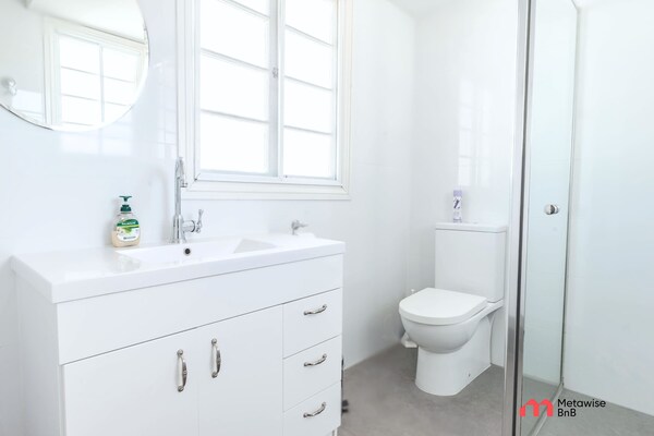 Metawisebnb Waterfront 3br Coastal Escape - Brisbane