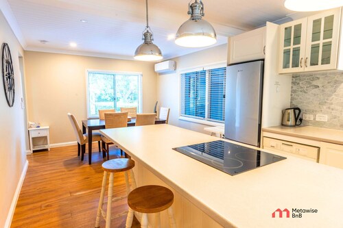 Metawisebnb Waterfront 3BR Coastal Escape