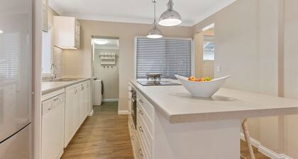 Metawisebnb Waterfront 3BR Coastal Escape