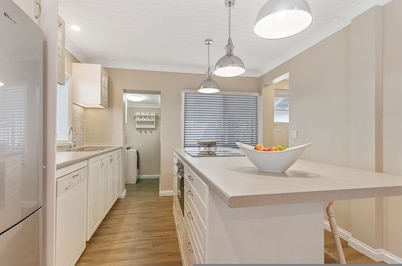 Metawisebnb Waterfront 3BR Coastal Escape