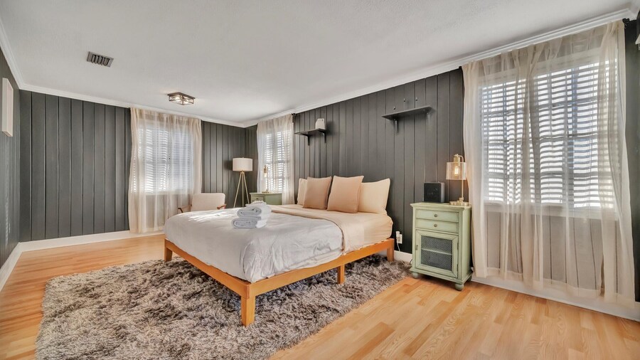 Swann Ave 2B Sleeps 6 Walk 2 Bayshore Hyde Park